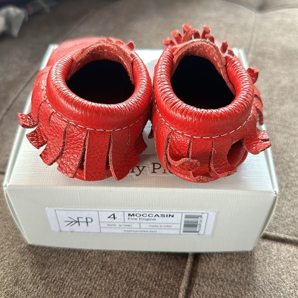 Freshly Picked Fire Engine Moccasin Size 4 - Picture 4 of 9